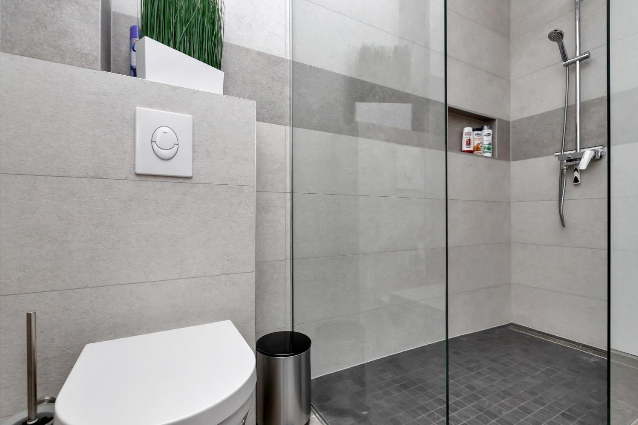 Luxury Sidro With Free Parking Apartment *